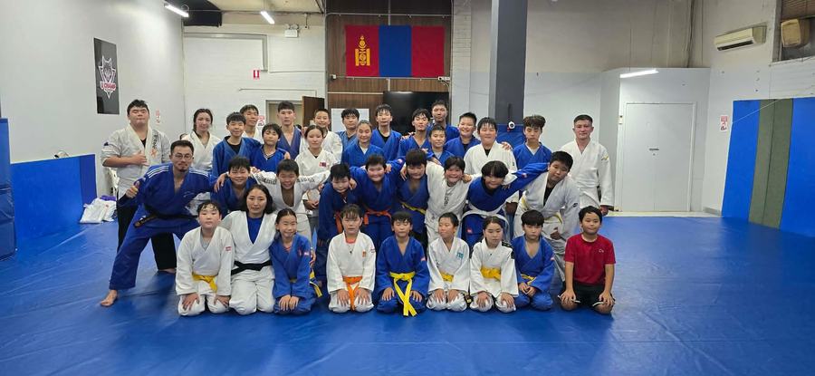 Full U Champ team on the mat