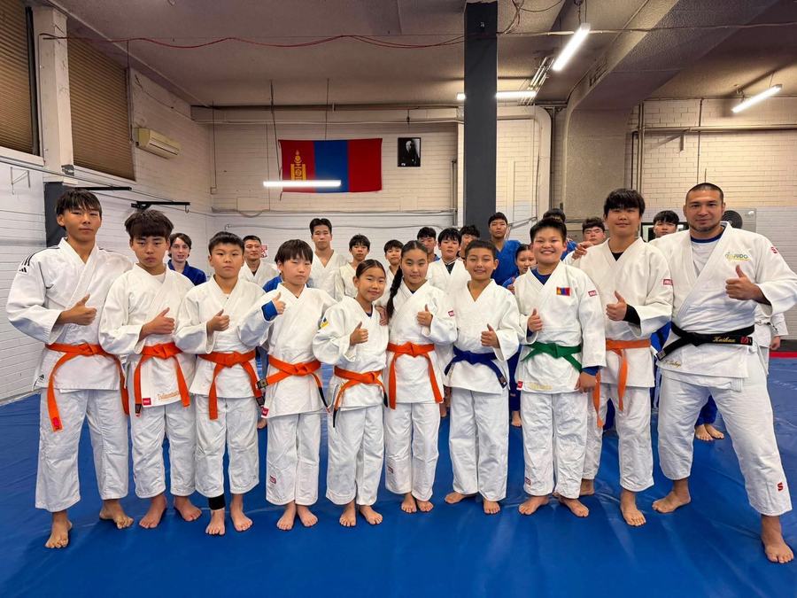 U Champ students and coach